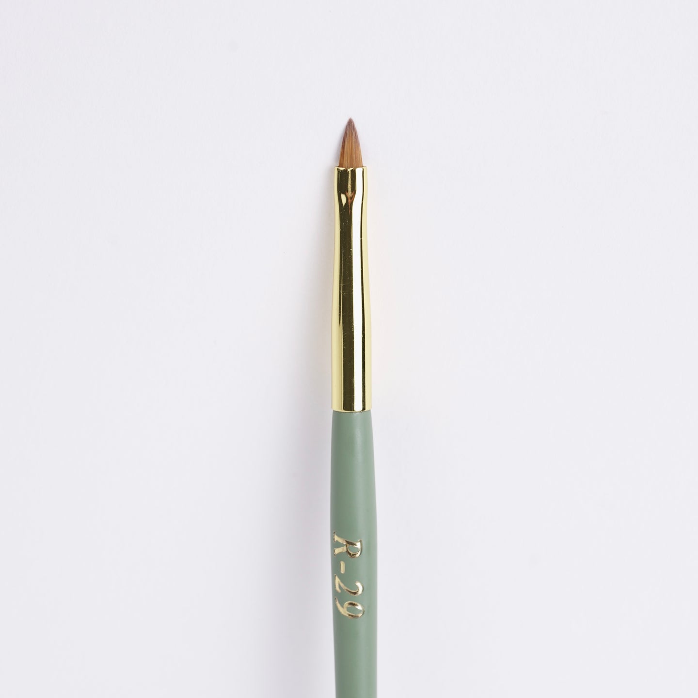 R-29 brush for perfect eyeliner