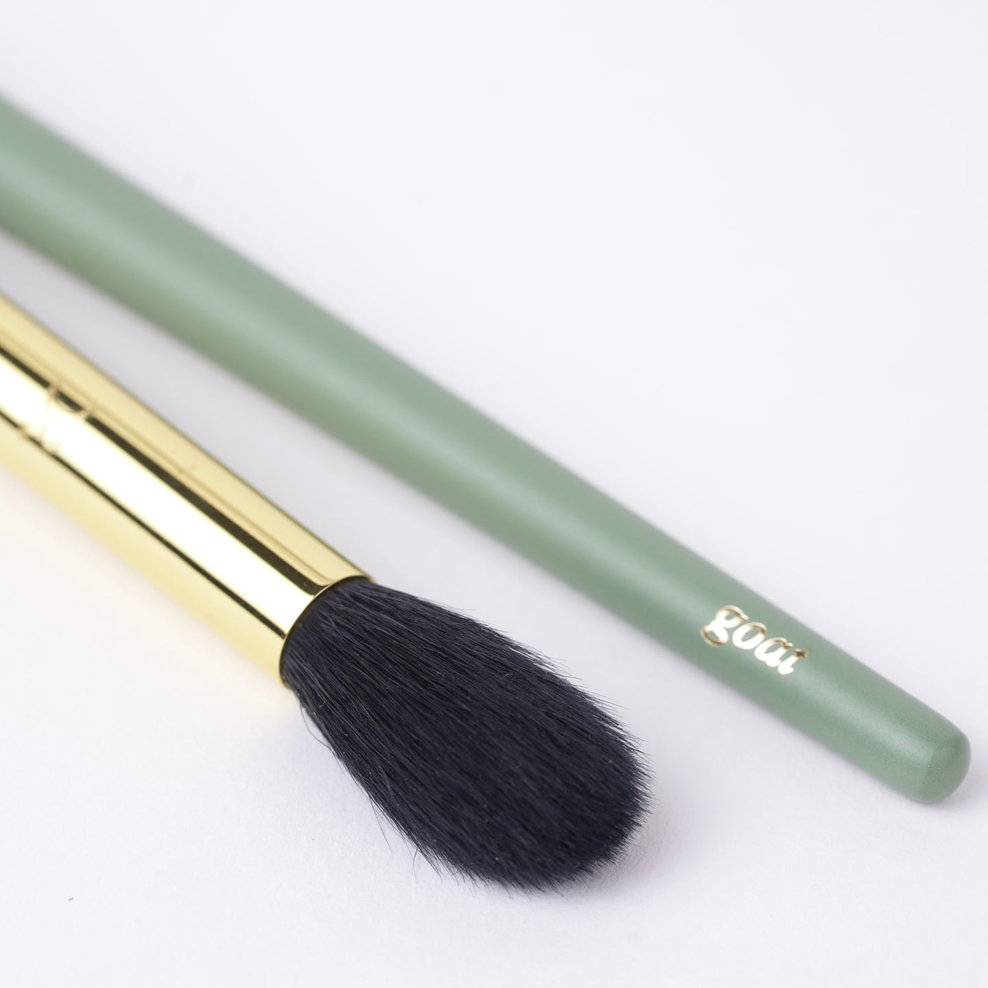 115R GOAT HAIR MULTITASKING BRUSH