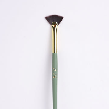 R-26 small fan synthetic brush for eyelashes