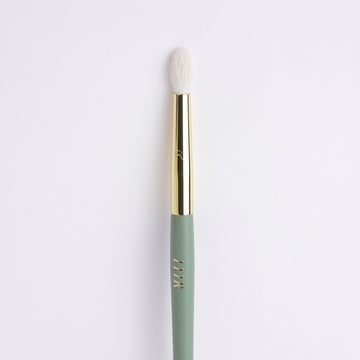 111R DEFINING CREASE BRUSH