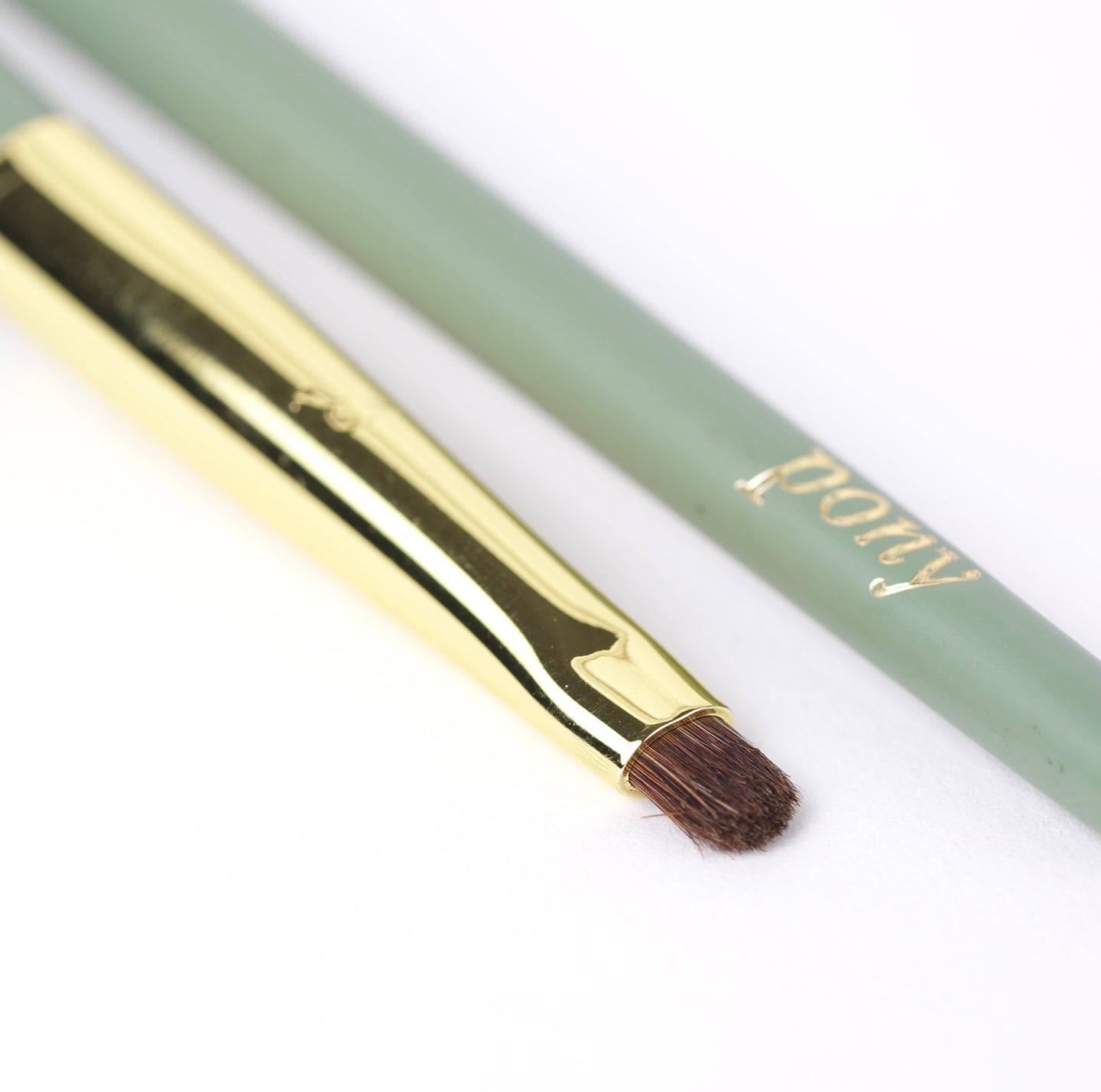 R-24 super small pony brush for eyelash line