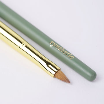 R-29 brush for perfect eyeliner