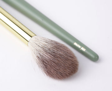 107R SNOW FOX BLUSH BRUSH