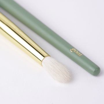 111R DEFINING CREASE BRUSH