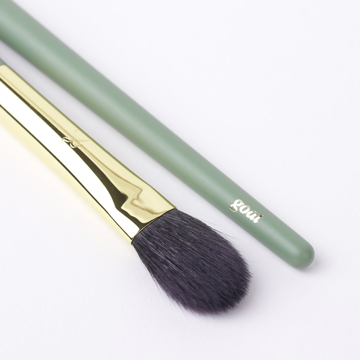 206D BIG EYESHADOW FLUFFY BRUSH