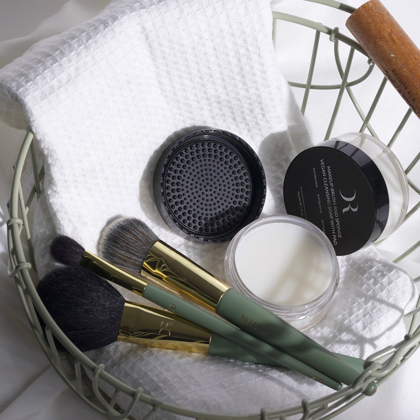 ANTIBACTERIAL VEGAN MAKEUP BRUSH AND COSMETIC PERFUMED CLEANSING SOAP