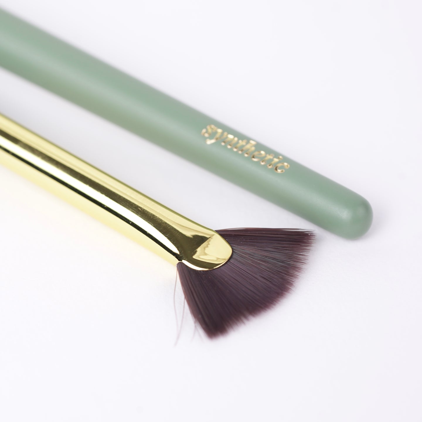 R-26 small fan synthetic brush for eyelashes