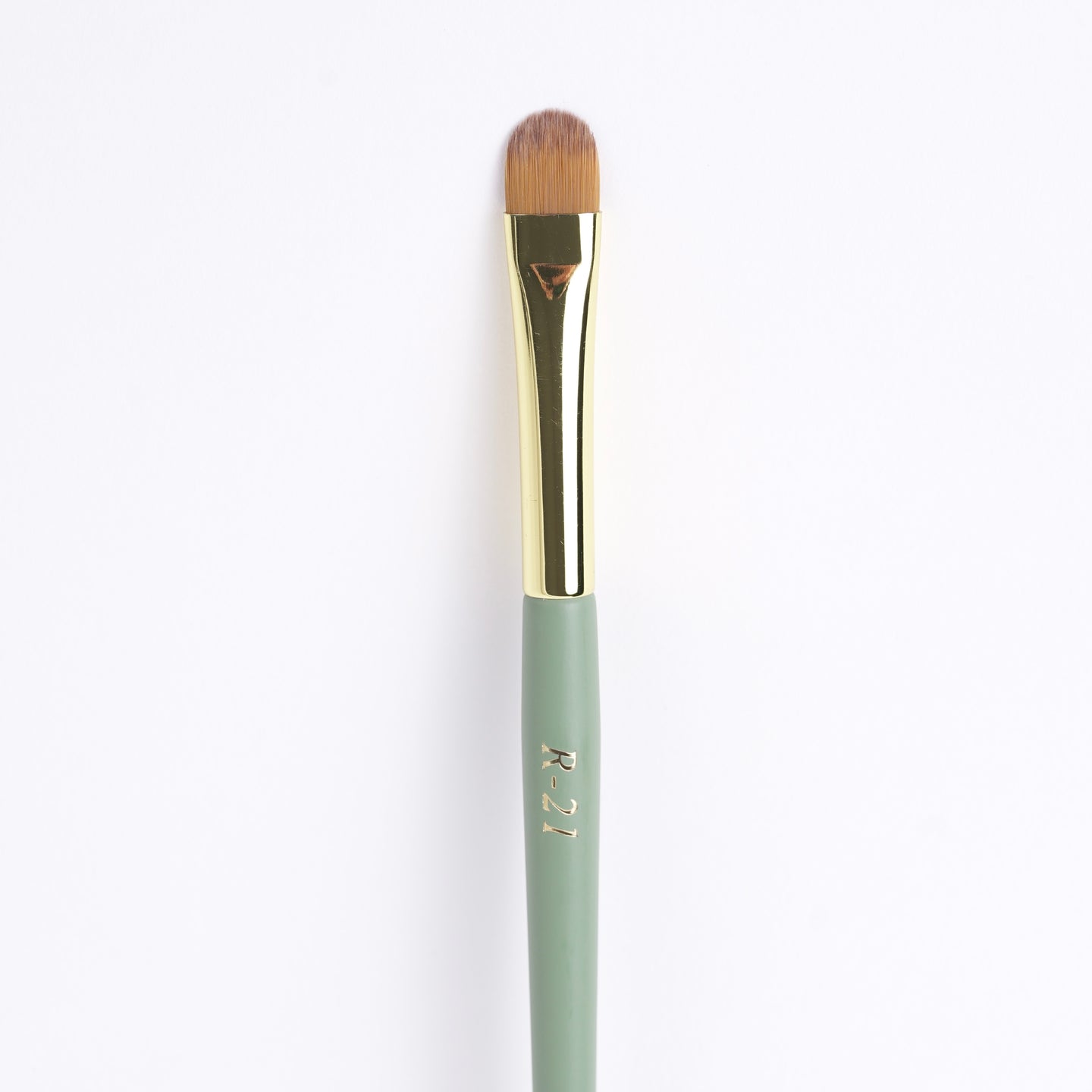 R‑21 flat synthetic brush – precision concealer and cream eyeshadow brush for detail work