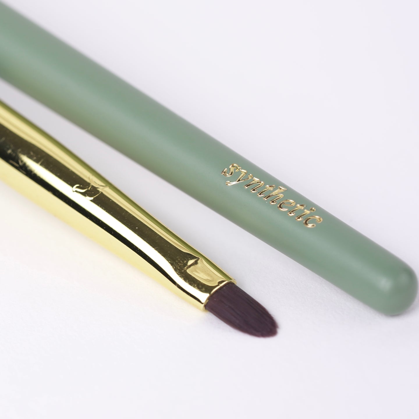 Close-up of R-23 lip brush designed for defining and shaping lip lines with precision.